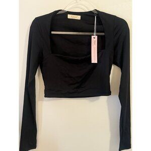 NWT  Quisen Long Sleeve Crop Top Black